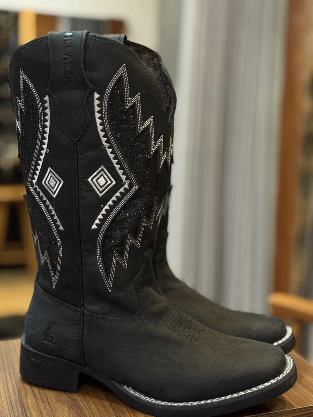 Bota Helazza