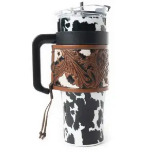Copo térmico estilo faroeste com estampa de vaca